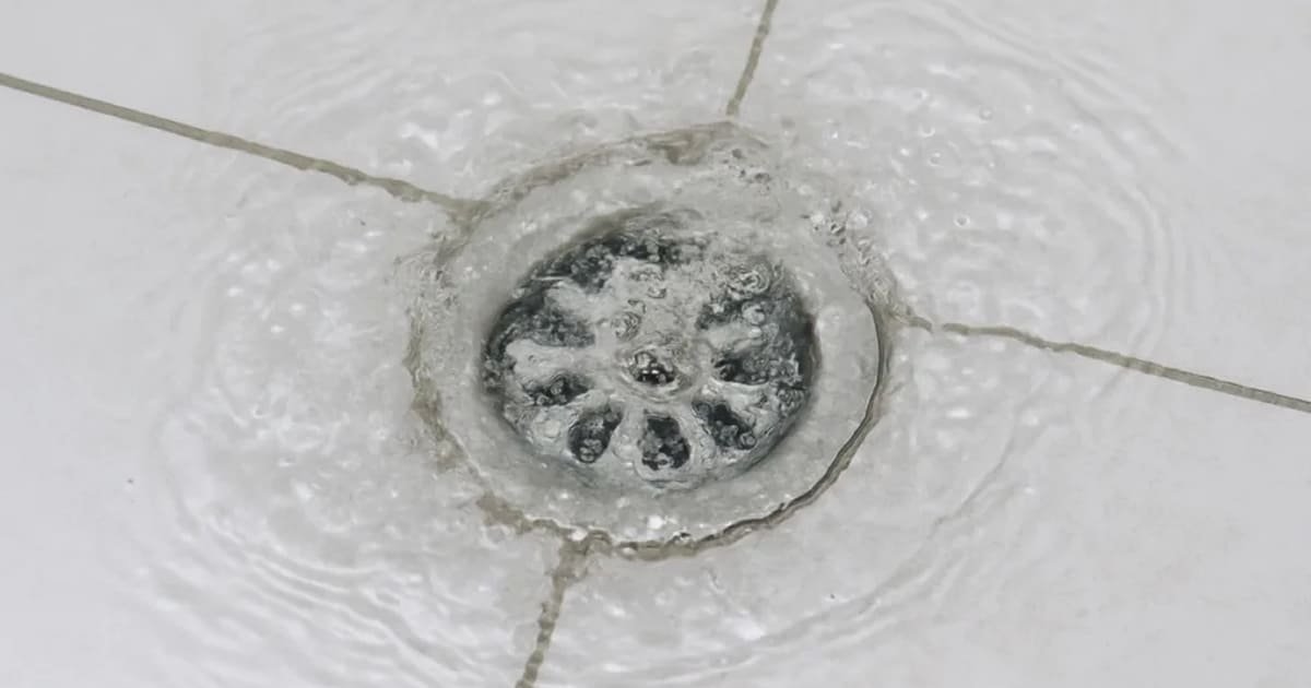 Ralo da varanda voltando esgoto após a chuva, Veja a causa e a solução